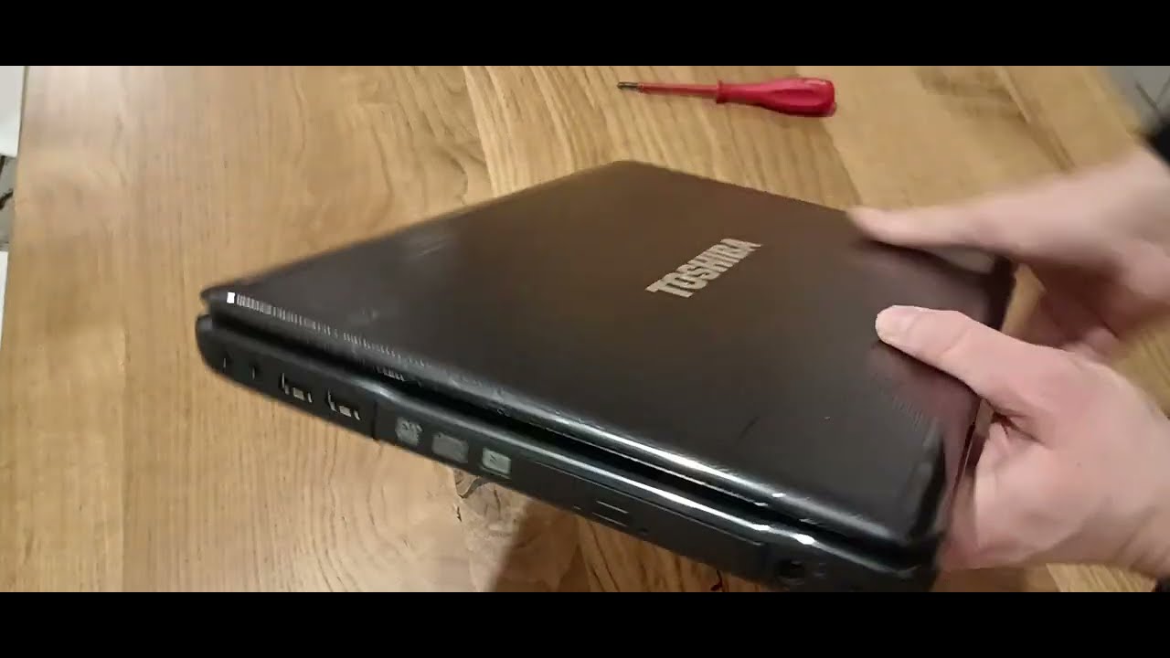 Toshiba Satellite P755-12E- disassemble for HDD and RAM upgrade or battery replacement