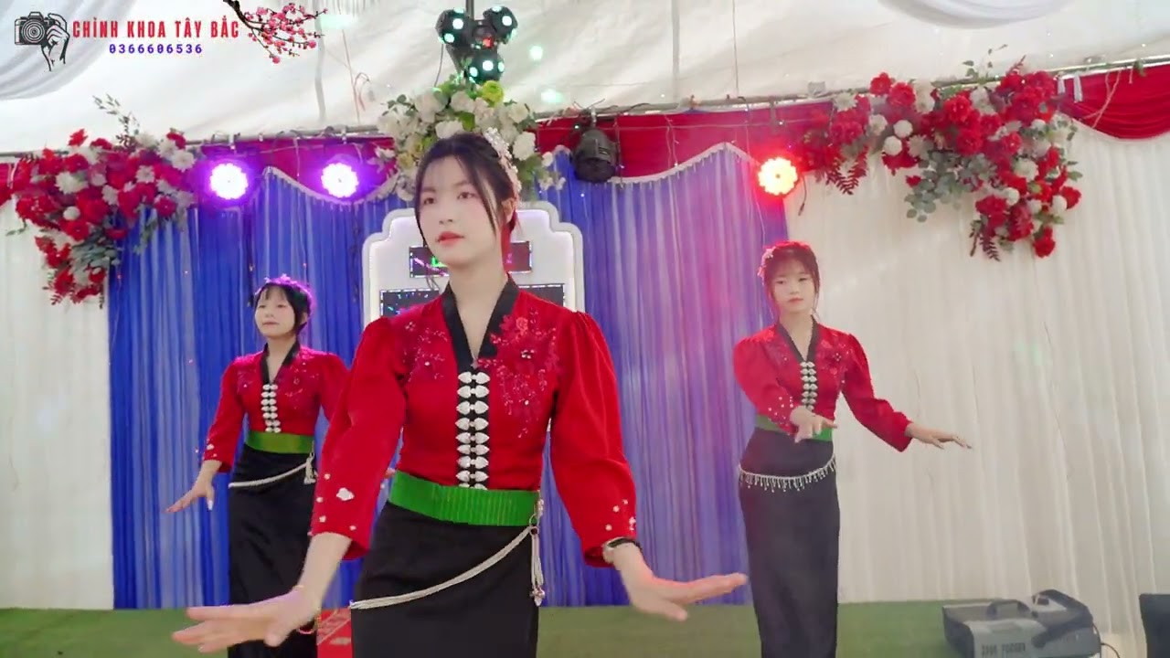 WALKING IN THE THE SUN - CÁC EM GÁI BẢN MÒNG XINH ĐẸP