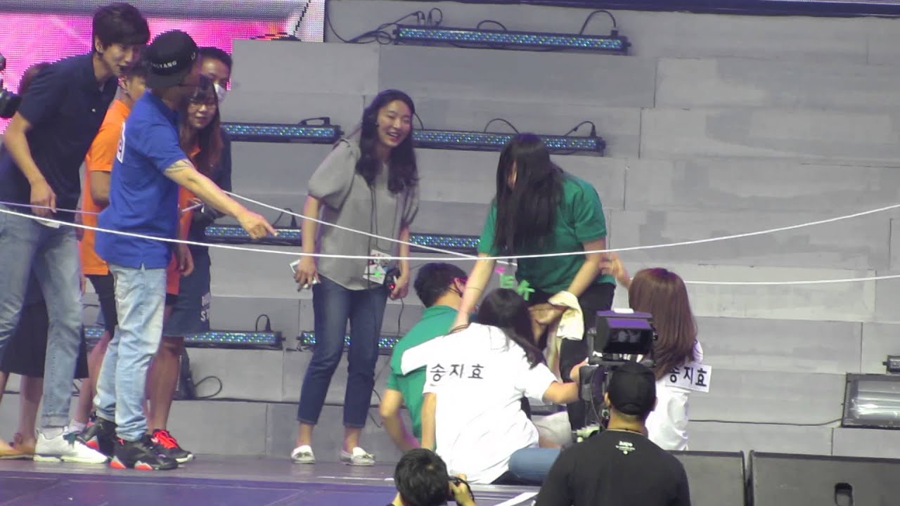 150703 running man race start in hong kong - ji hyo vs seok jin