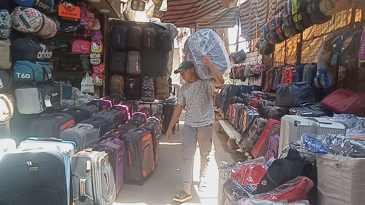 شارع كوم الشيخ سلامة😍اكبر سوق شنط في مصر شوفت فيه العجب الشنطة ب50ج 👌شنط سفر 💥حريمي وأطفال 💥💯