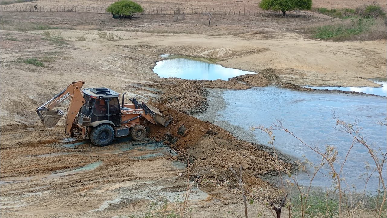 Fazendo limpeza do açude do sítio mandacaru salitre ceará 
