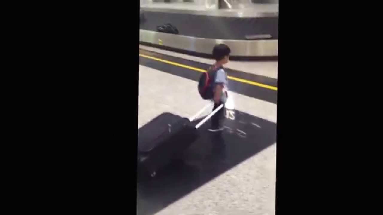 Cute kid hongkong airport swag