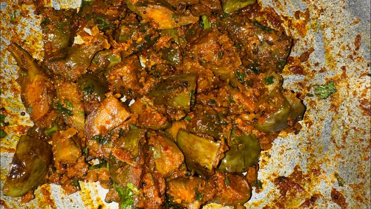 वांगी न आवडणारे सुद्धा भाजी एकटेच सांपवतील | अशी चवदार चमचमीत वांग्याची सुकी भाजी | vangyachi bhaji 