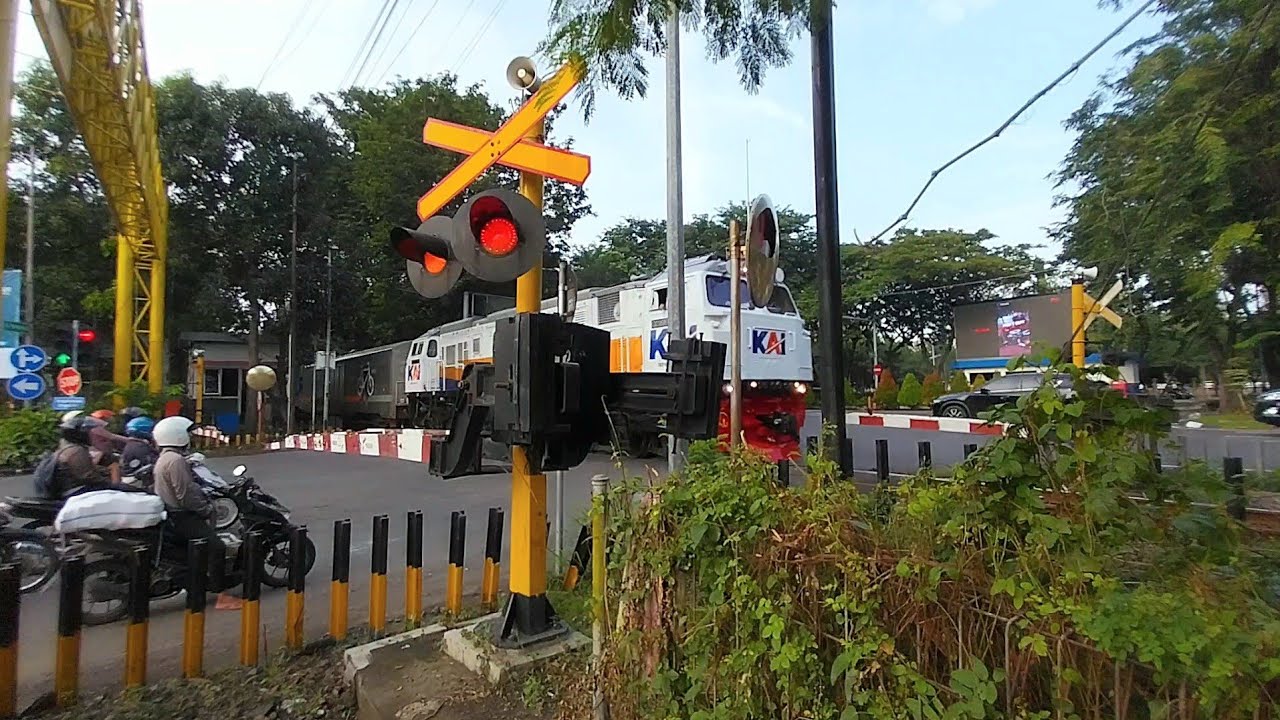 RAILWAY CROSSING | KOMPILASI KERETA API - 6 PERLINTASAN KA DISHUB KOTA SURABAYA