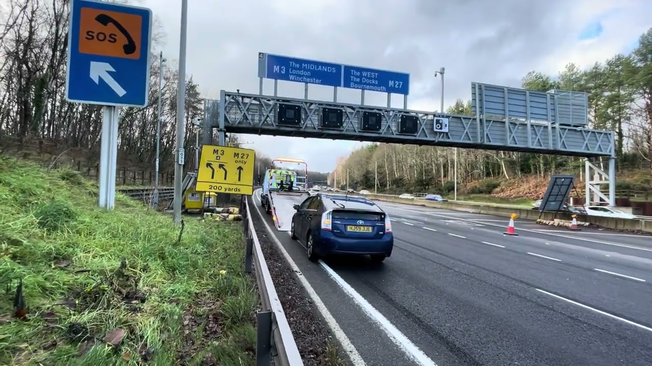 What to do when your car breaks down on motorway 😇