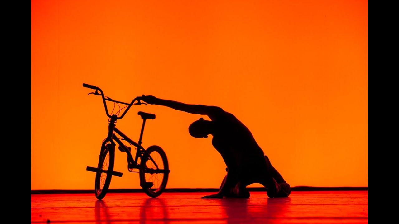 Trois-quatre petites pièces pour vélo (English version), un spectacle de Vincent Warin - Cie 3.6/3.4