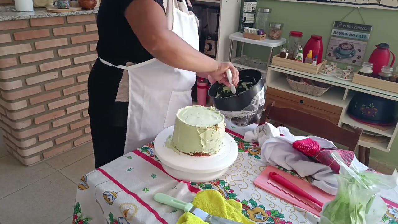 Ola! pessoal bem vindos a mais um vlog hoje mostrando pra vcs nossas novas galinha + um torta 🍰