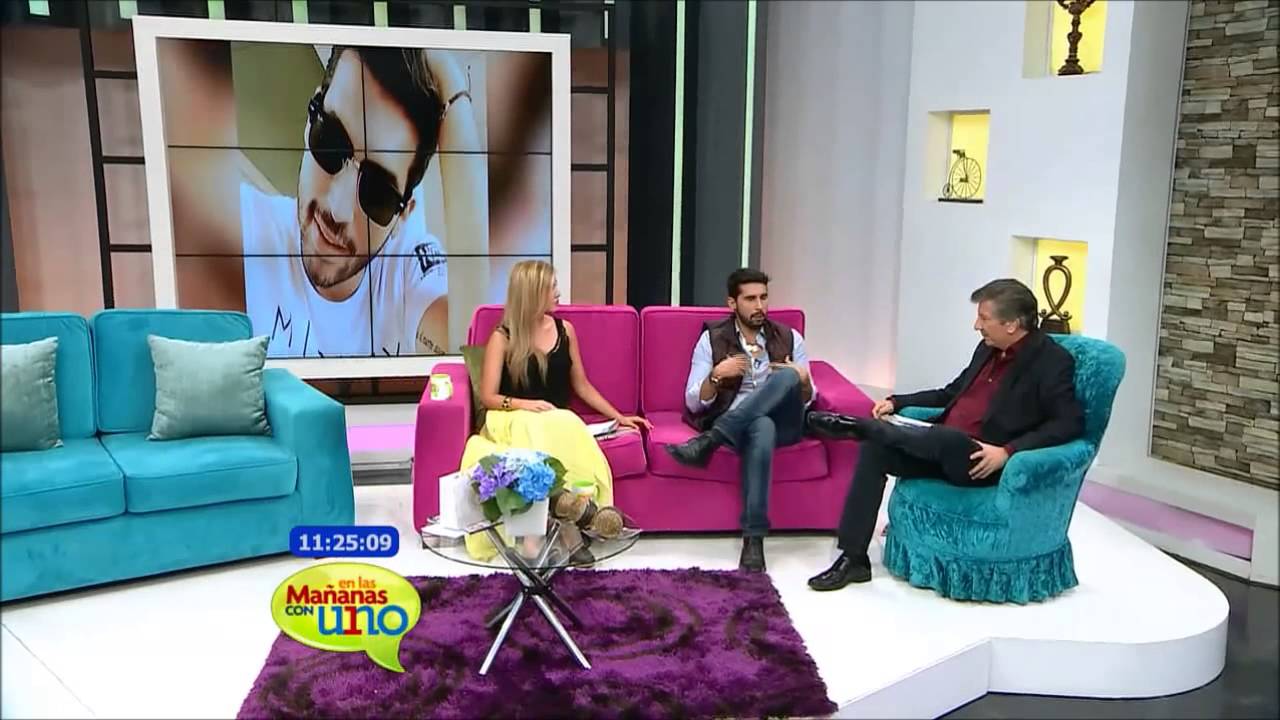 Brian Moreno es Alex en Lady, la vendedora de rosas