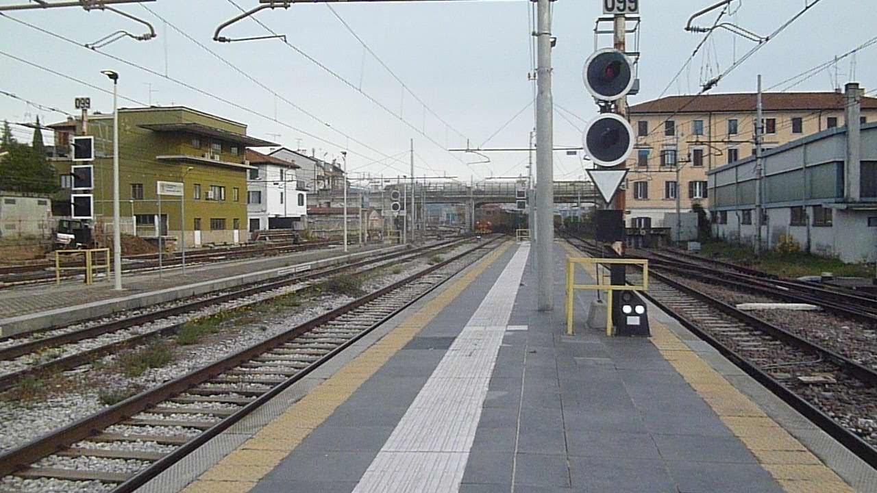 2025 12 05  96682  Il treno dei Krampus Trieste Tarvisio