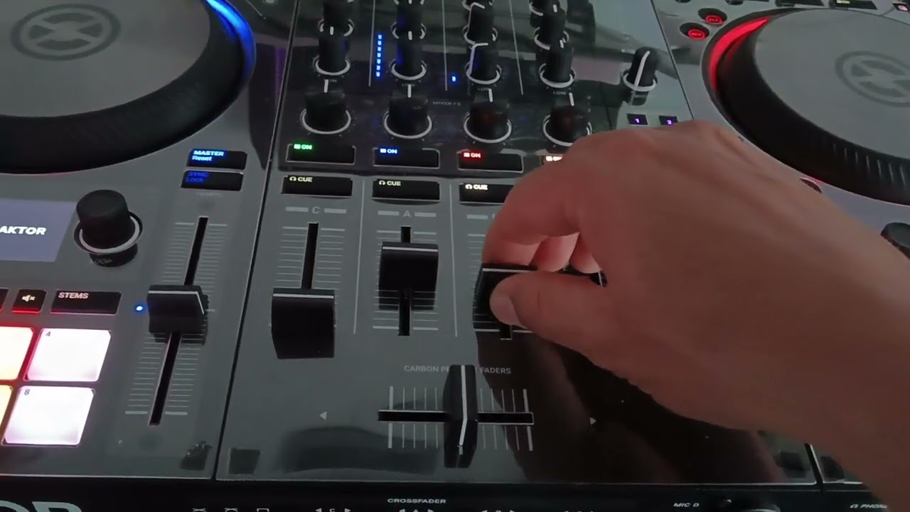 Traktor S4 MK3 + Audiotecnica + Phase DJ software Virtual DJ 2025