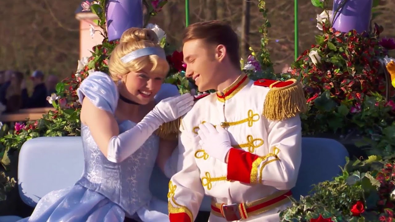 Disneyland Paris dans les coulisses de Disney Stars on Parade ( coiffure/maquillage )