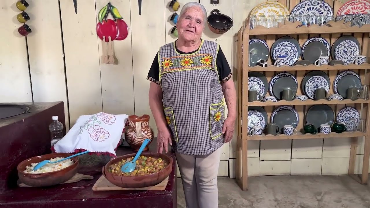 ¡Como la Hacía mi Abuela! Carne de Puerco con Calabacitas (Receta Ranchera)