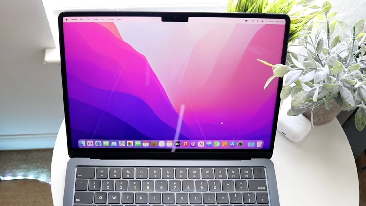M2 MacBook Air в 2025 году! (Всё ещё стоит покупать?) (Обзор)