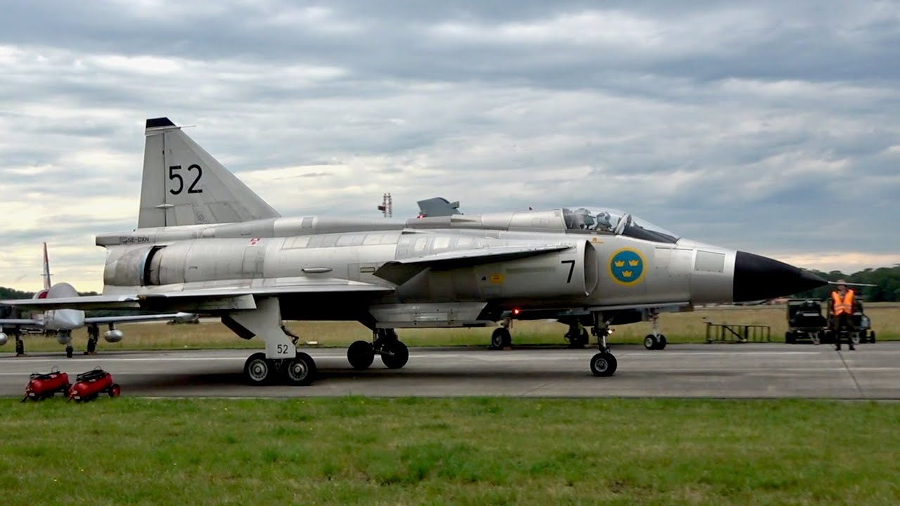 Saab AJS37 Viggen Powerback Reverse Thrust into Parking slot Swedish AirForce Historic Flight SwAFHF