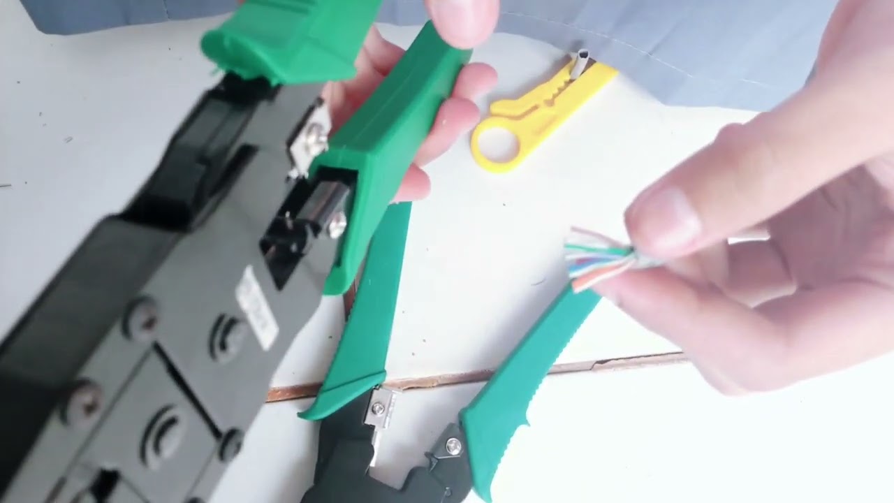 TUTORIAL MENG-CRIMPING KABEL UTP (LAN)