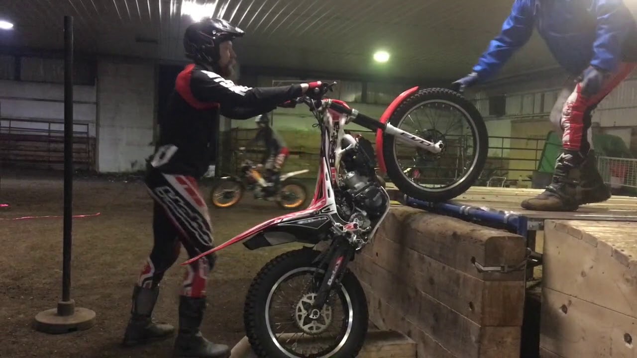 Indoor No 9 Roll up and splatter practice