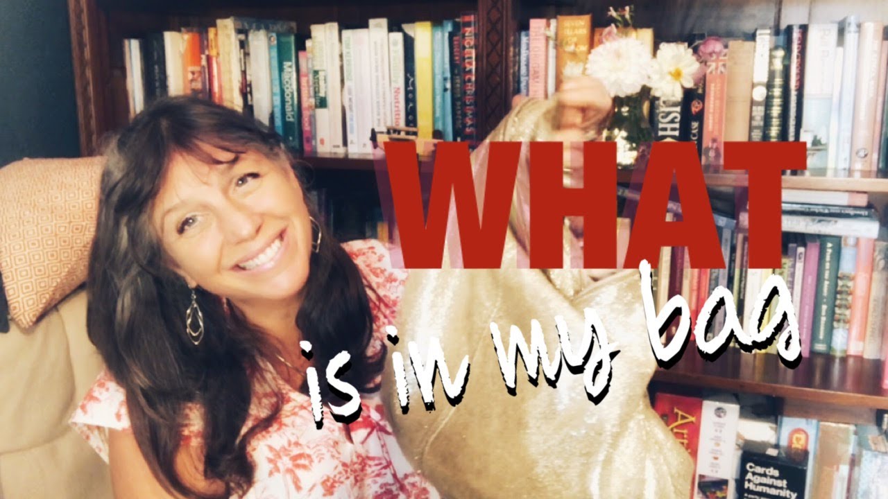 Whats in my bag? (Witchcraft & Vlogs)