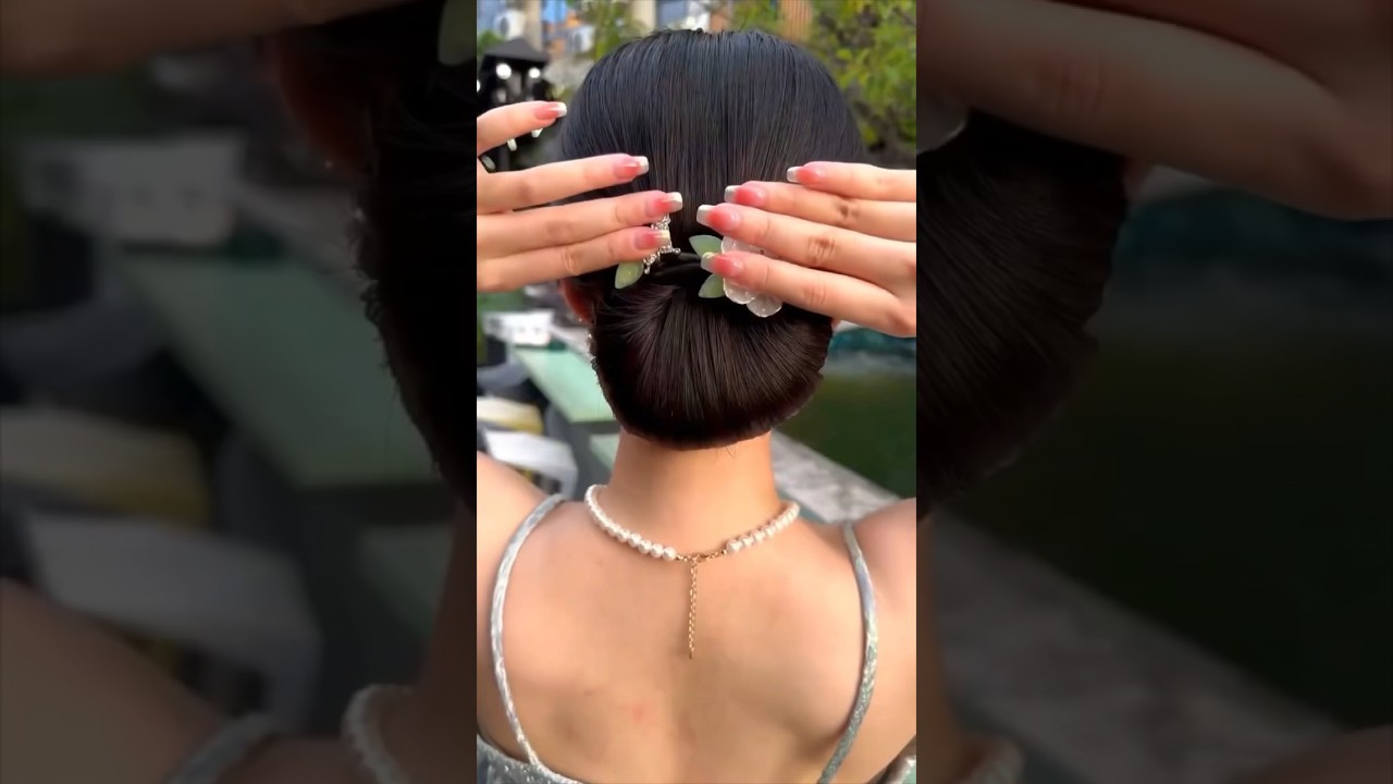 Topuz yapmak hi&ccedil; bu kadar kolay olmamıştı🌸 Topuz tokası i&ccedil;in link yorumlarda.