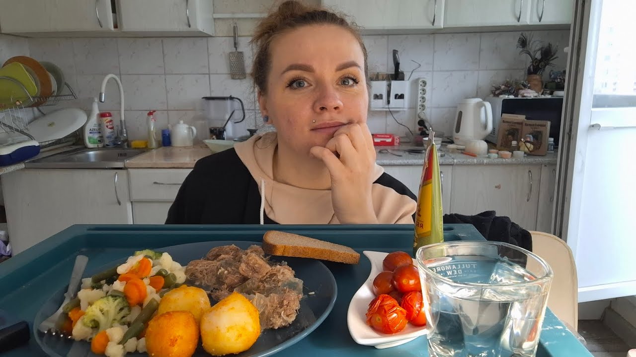 Мукбанг картошечка с холодцом, овощи, помидорки маринованные | Пошлите обедать) #мукбанг 