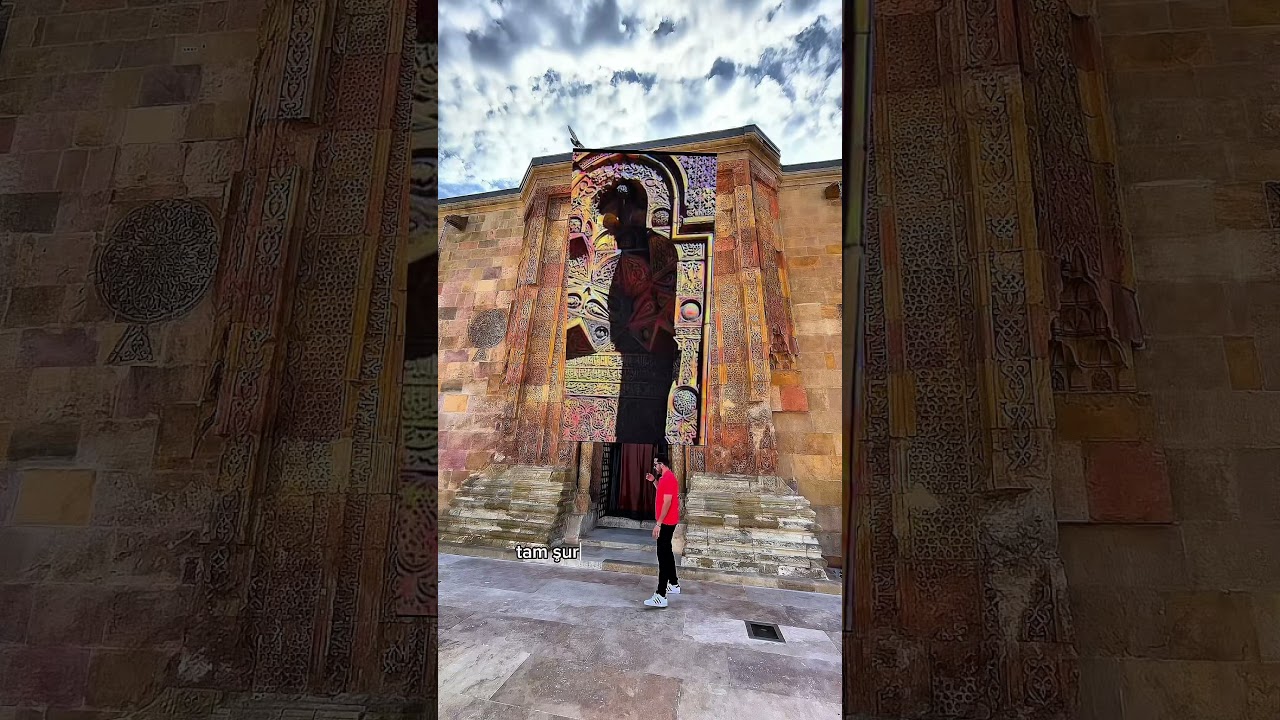 Gizemli sil&uuml;etlerin sırrı nedir ? Divriği ulu cami #divriği #sivas #g&ouml;kmedrese #&ccedil;ifteminare #cami￼
