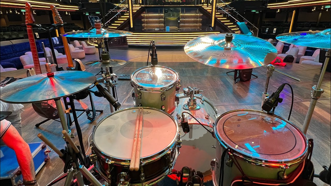 DRUMMER WORSHIP : Set up preparing before a GIG (Tipical Drummer routine)