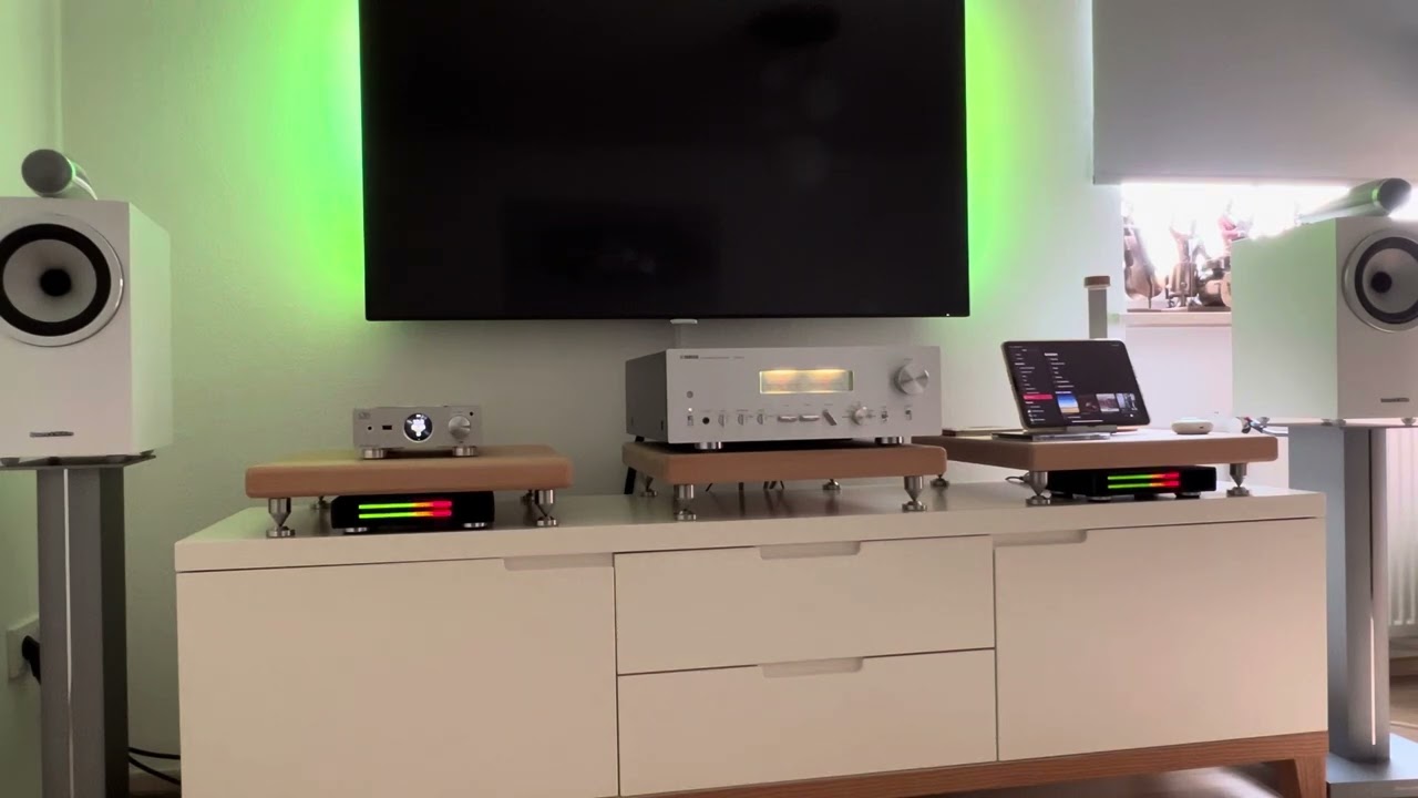 Yamaha AS 2200  Shanlig EC 3  Bowers Wilkins 705 S3 Playing Allan Taylor Colour To The Moon