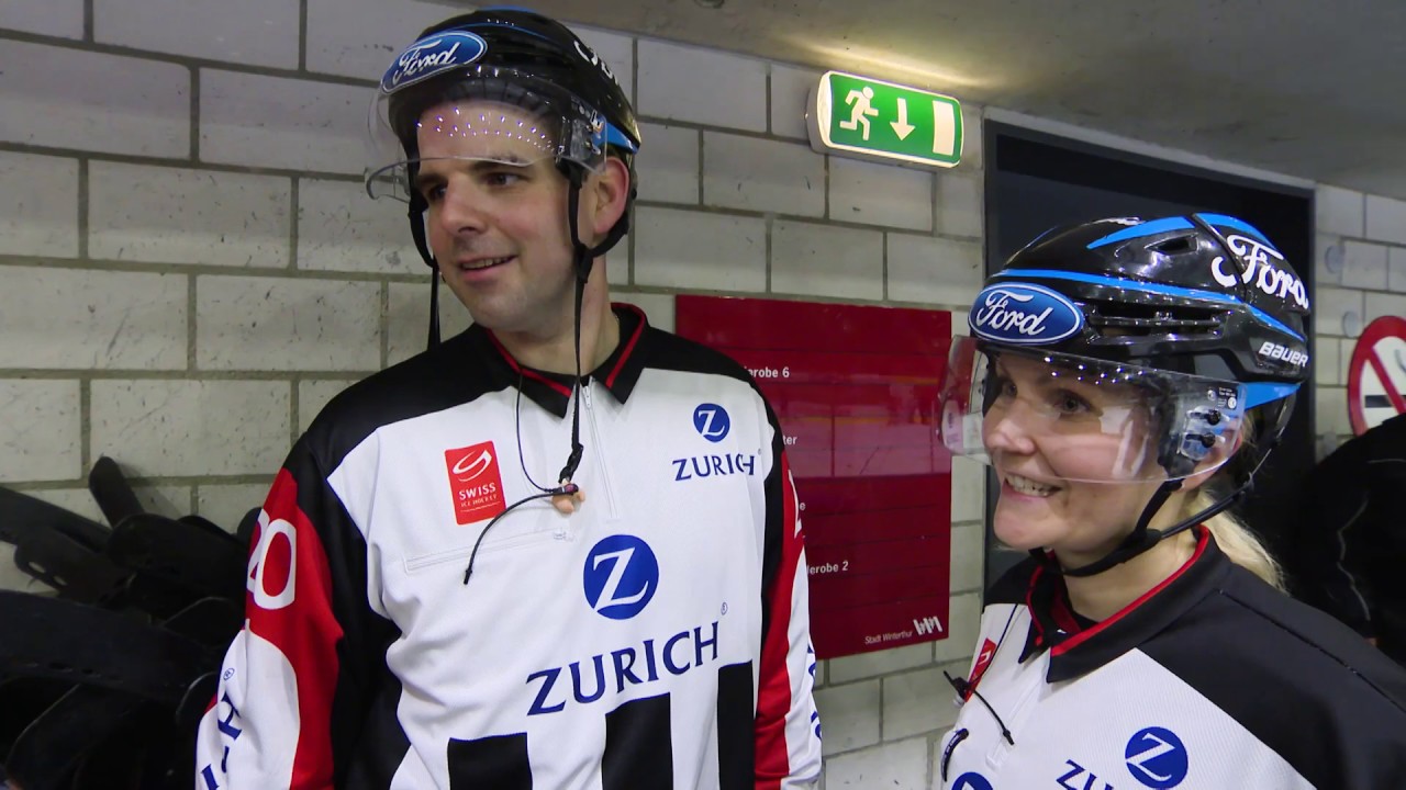 Premiere auf Schweizer Eis: Anna & Mark Wiegand pfeifen SL-Spiel