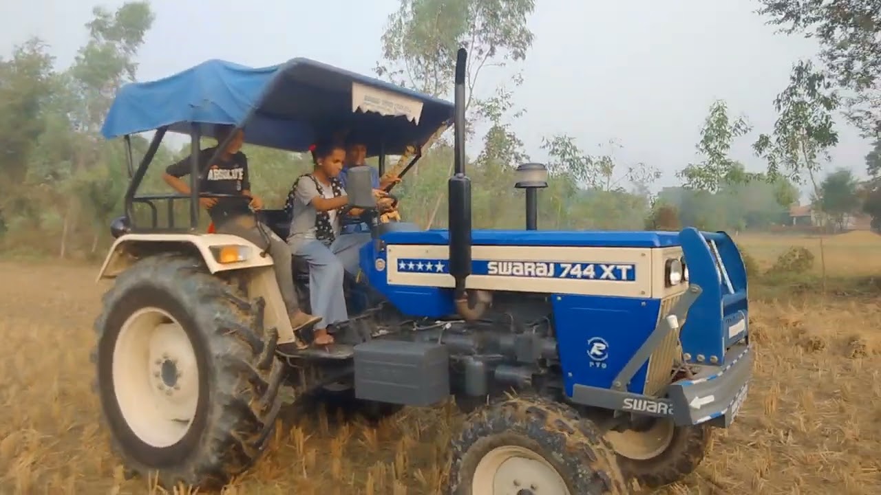 ड्राइविंग सीखते बच्चे