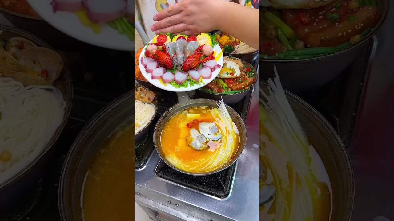 水瓢火鍋米線🍜❗️ 我和弟弟開了個30平的小店，就做這個 ，從擺攤到開店，忙忙碌碌，一家人一起努力也能過上好日子！ #水瓢火鍋米線 #特色小吃 #美食推薦官