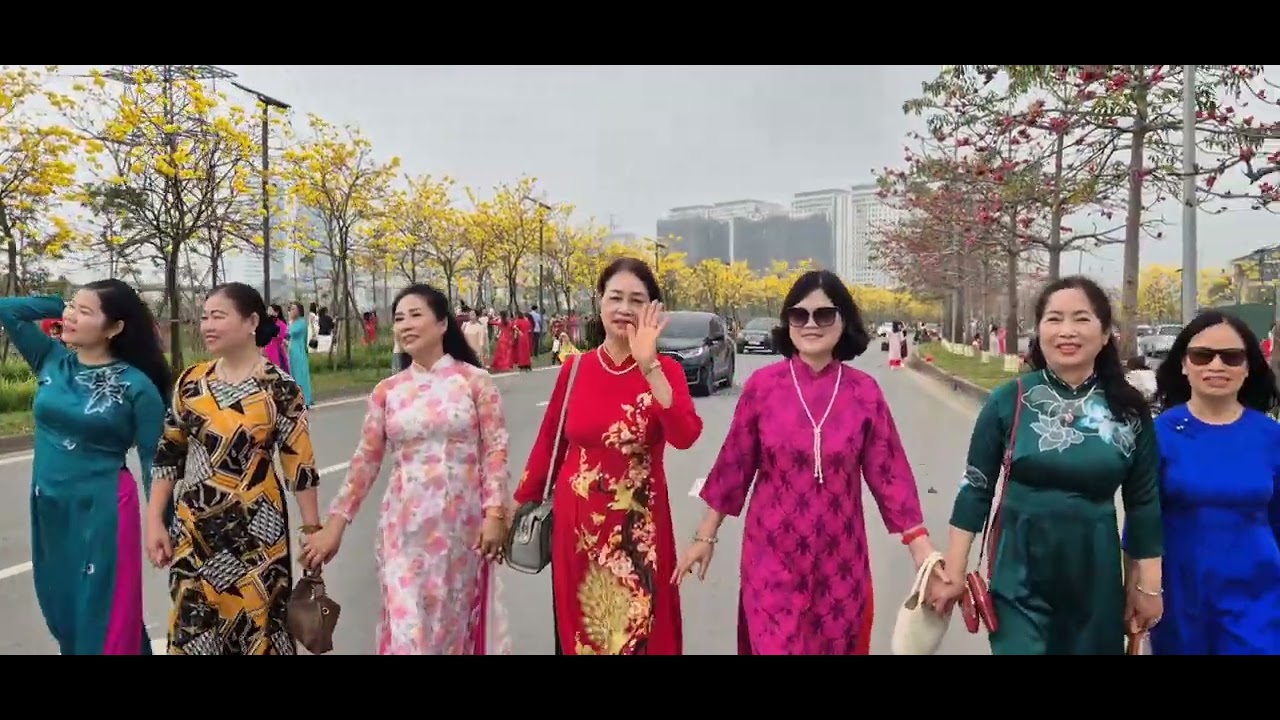 BIÊN PHÒNG HÀ ĐÔNG VÀ BP GIA LÂM GIAO LƯU NGÀY ĐẦU XUÂN. CHẾCH IN ĐƯỜNG HOA PHONG LINH ĐANG NỞ RỘ