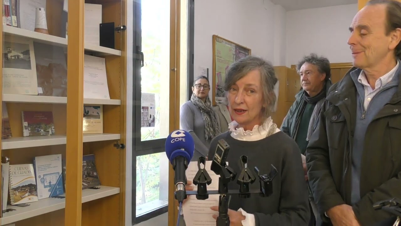 VIDEO Inaugurada la exposición bibliográfica y documental Las Cuevas de Guadix como hábitat”