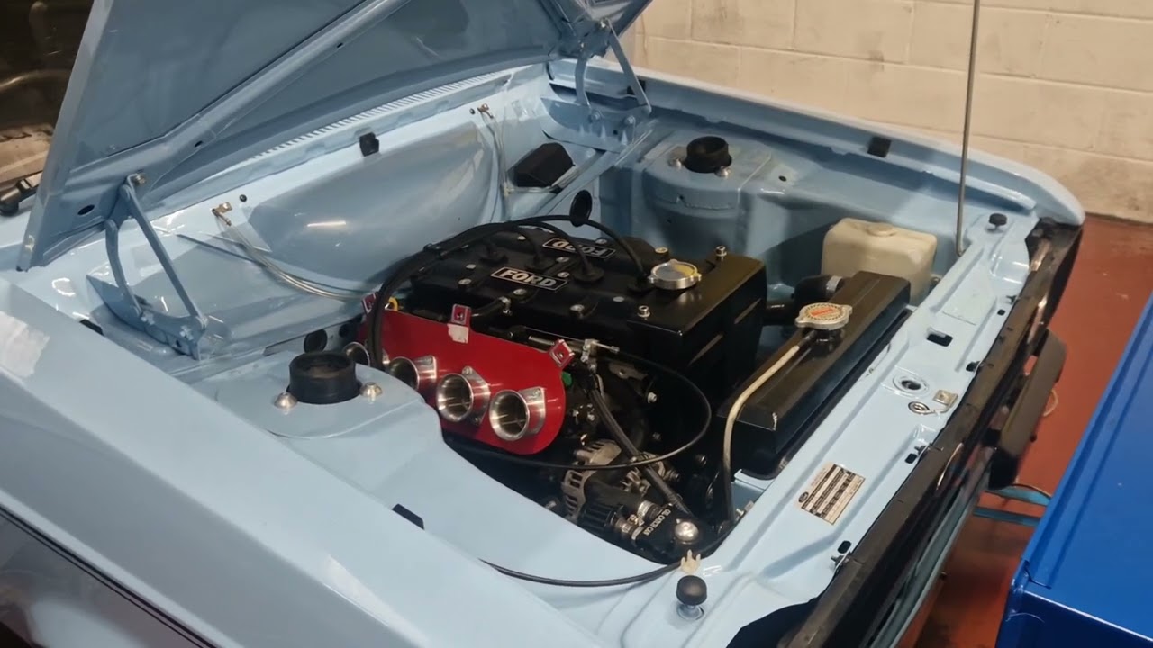 Mk2 Escort with Zetec on throttle bodies on rolling road with dta T2 ecu