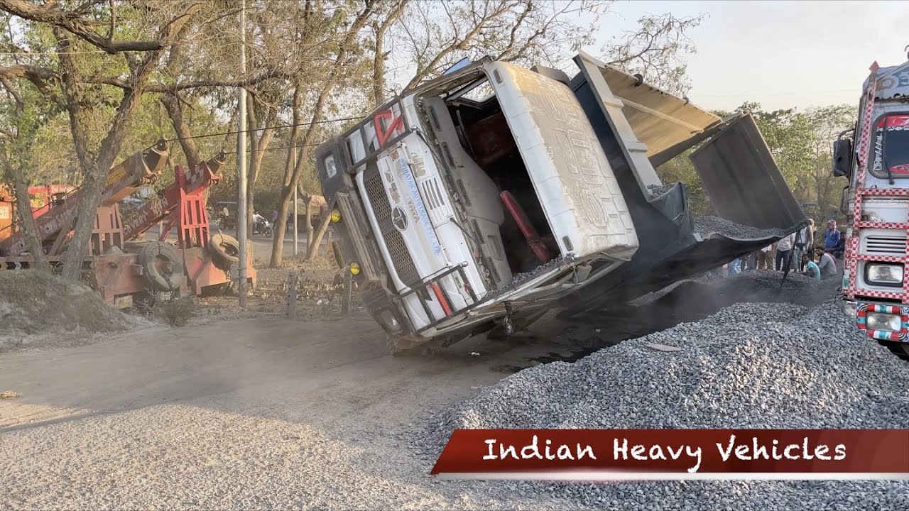 Signa Truck Accident Video | Tata 14 Wheeler Tipper Overturned On Another Truck Rescue By Two Crane.