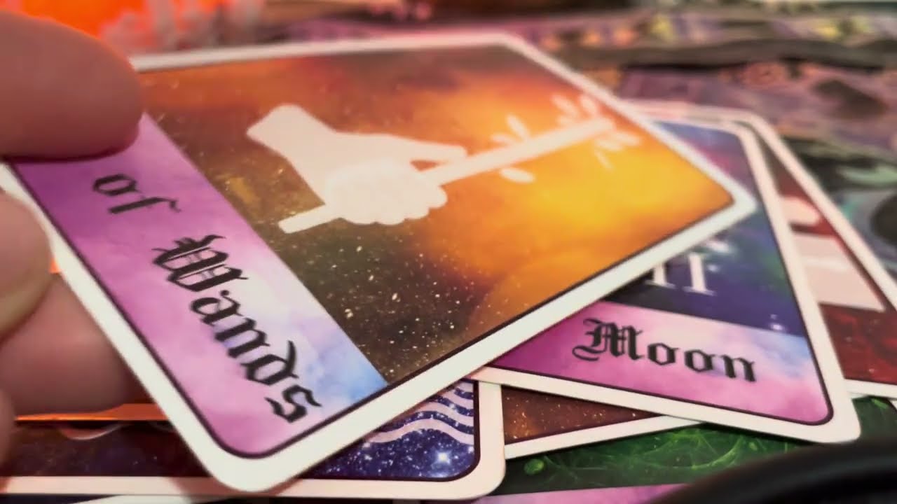 TU PERSONA ESTÁ MAS CERCA DE LO QUE PIENSAS 🥰 ENERGÍAS DEL DÍA ♥️ TAROT DEL AMOR ♥️