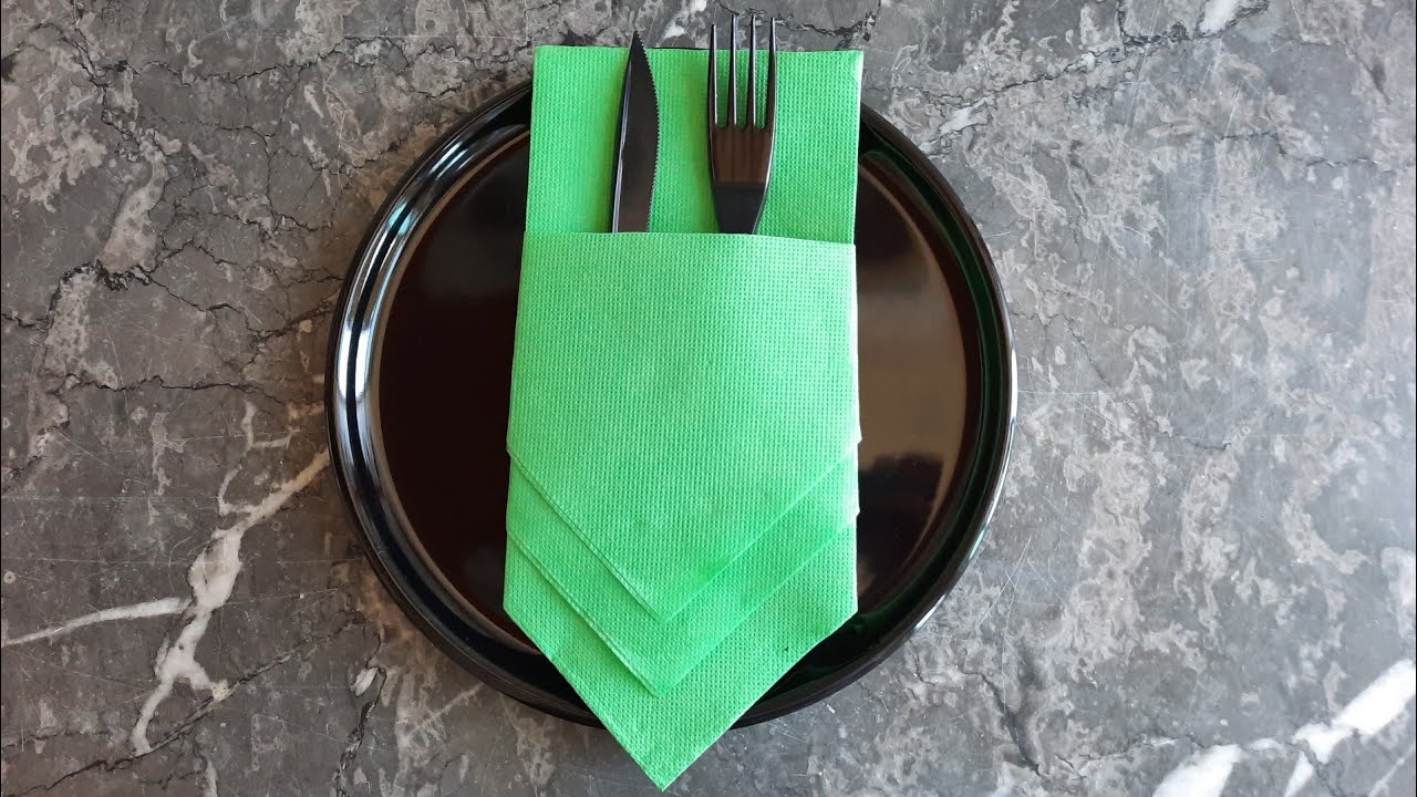 Plier une serviette en papier-Fold a paper towel-طي منديل الطاولة