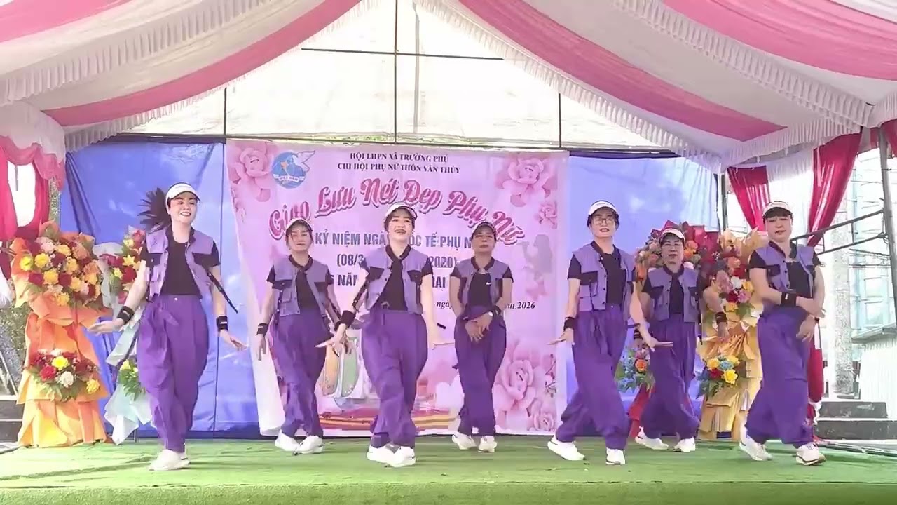 Nhóm nhảy Văn Thuỷ ( không biết các mẹ nhảy bài chi luôn)