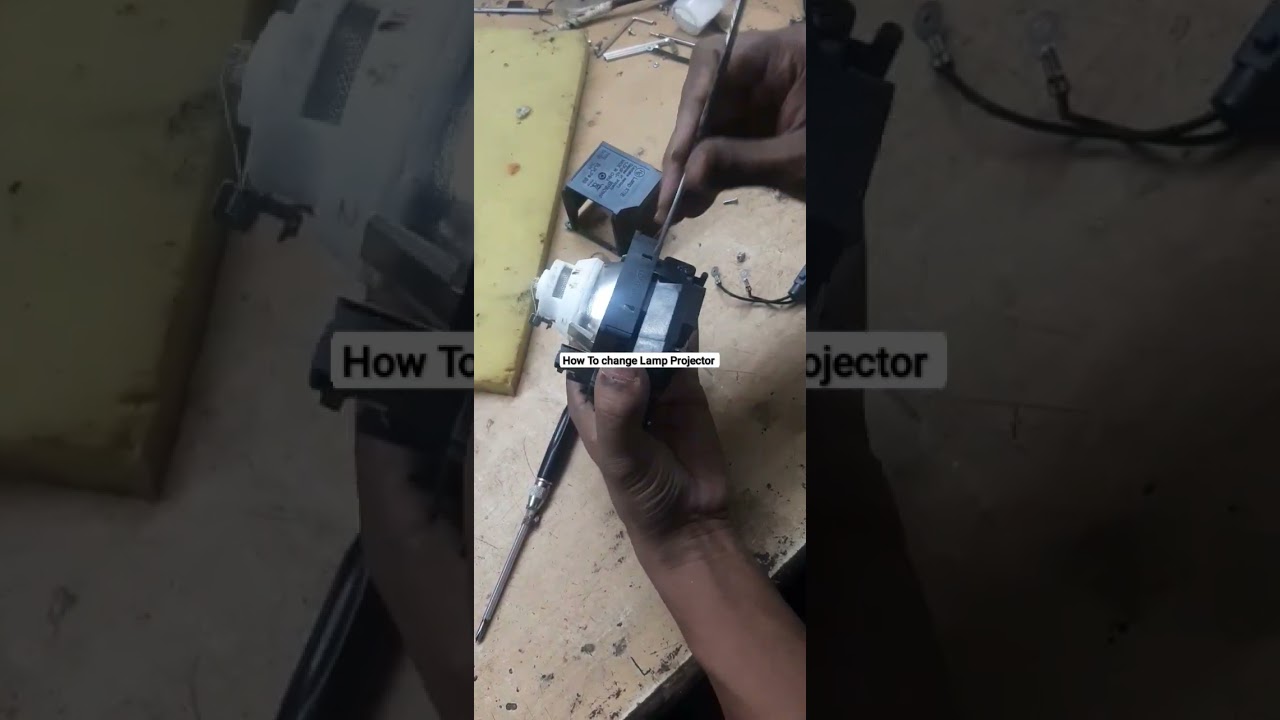 How to change Lamp Projector