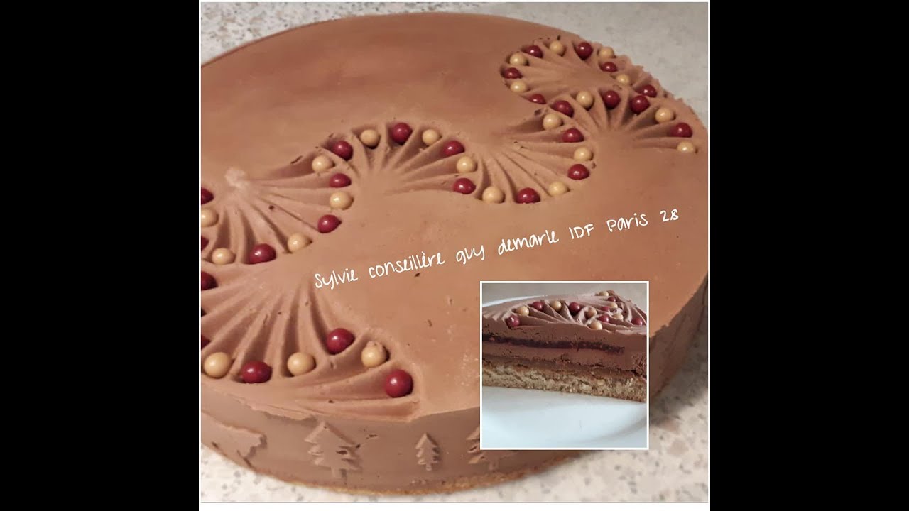 Entremet au chocolat noir, framboises et balsamique