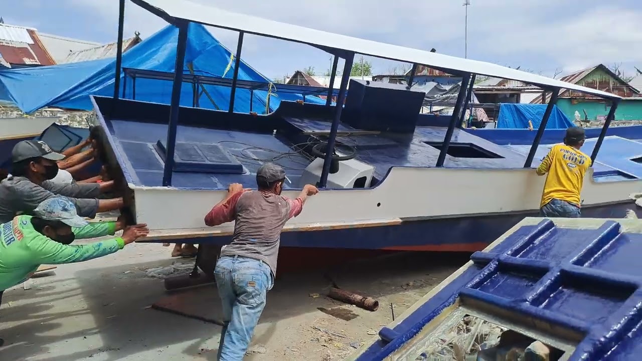 Gotong Royong Galangan Kapal Fiber Makassar pindahkan kapal 