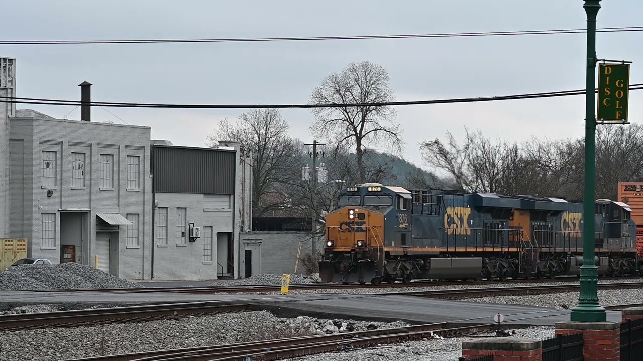 CSX heads north through Dalton Ga.
