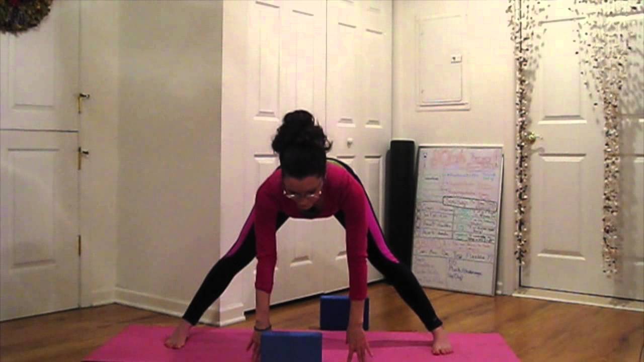 YOGA: Creative Moon Salutation: LauraGYOGA