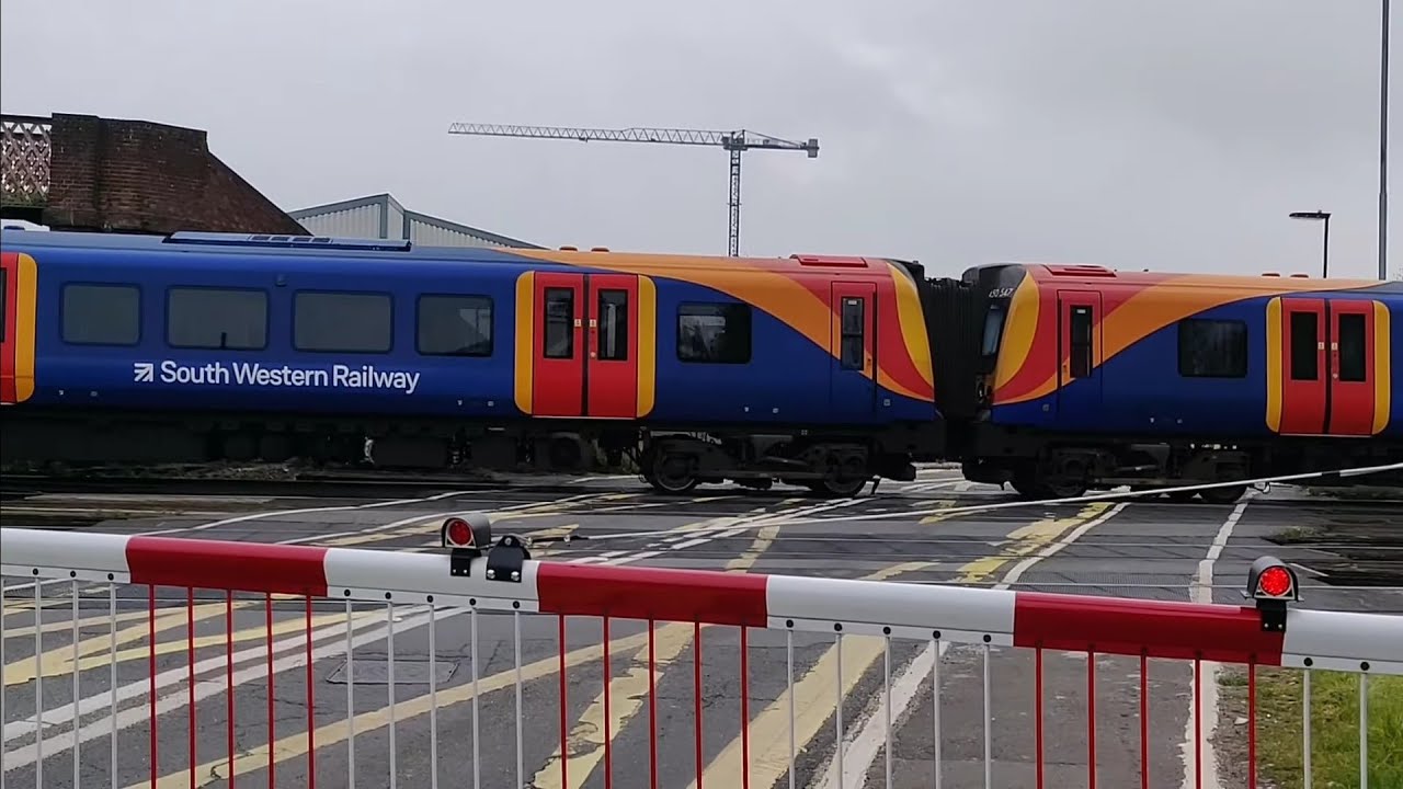 One of the Busiest Crossings in the UK! Five Trains at Mount Pleasant Level Crossing, Southampton