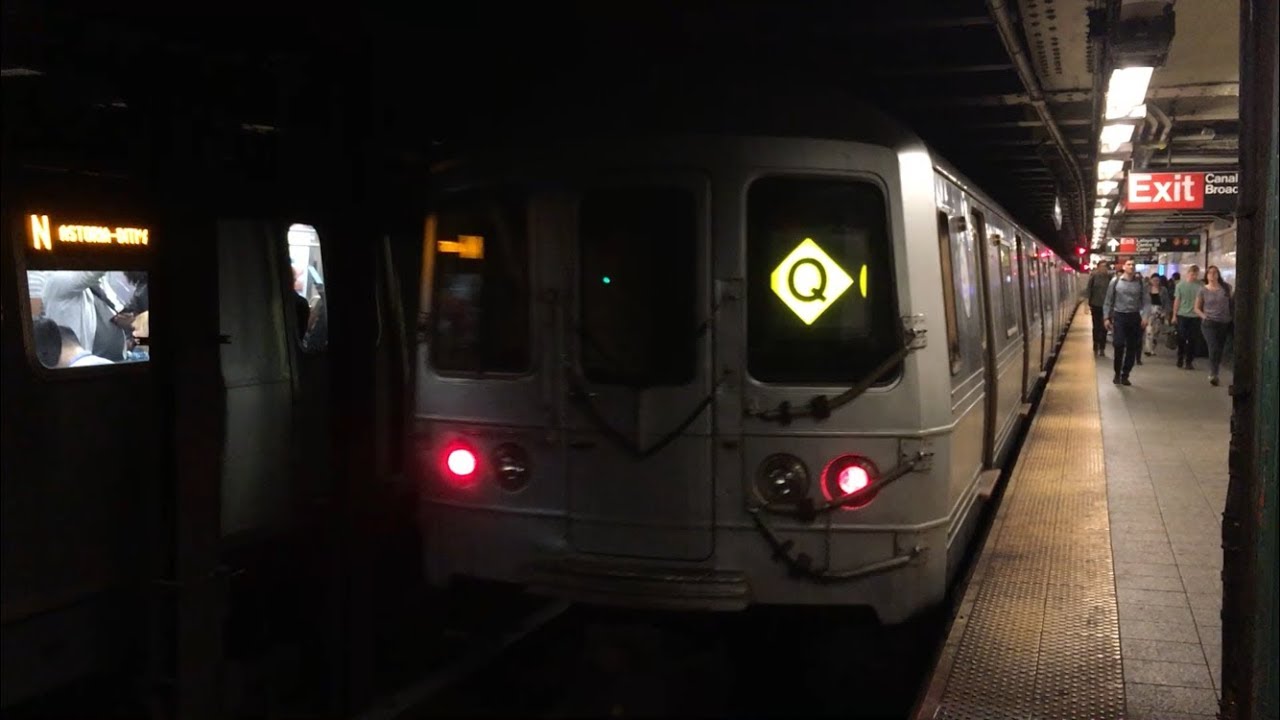 BMT Broadway Line: (N) and (Q) Express Trains @ Canal Street (R46, R160)