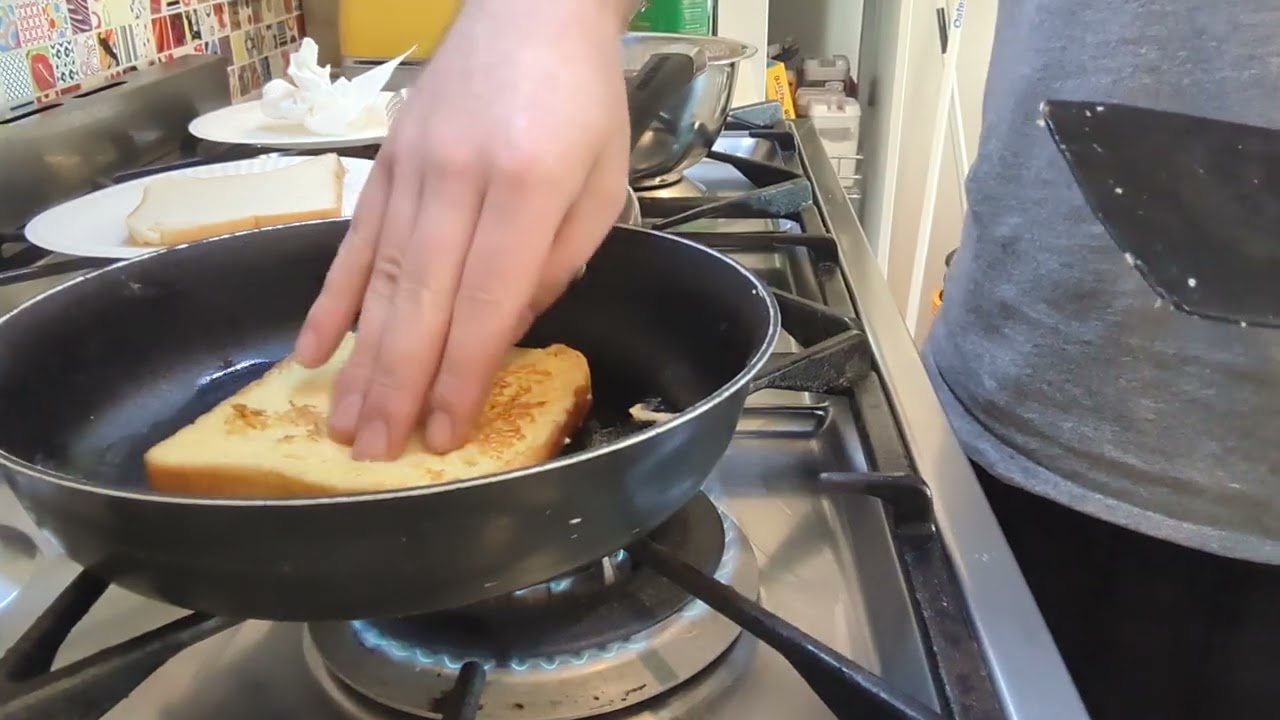 Cinnamon French toast with mulberry jam