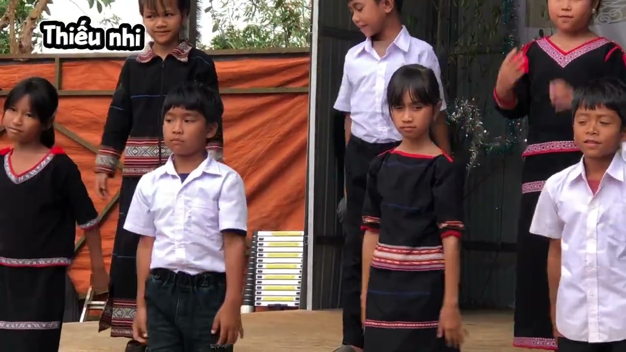 Múa thiếu nhi CH plei kenh ngó 
