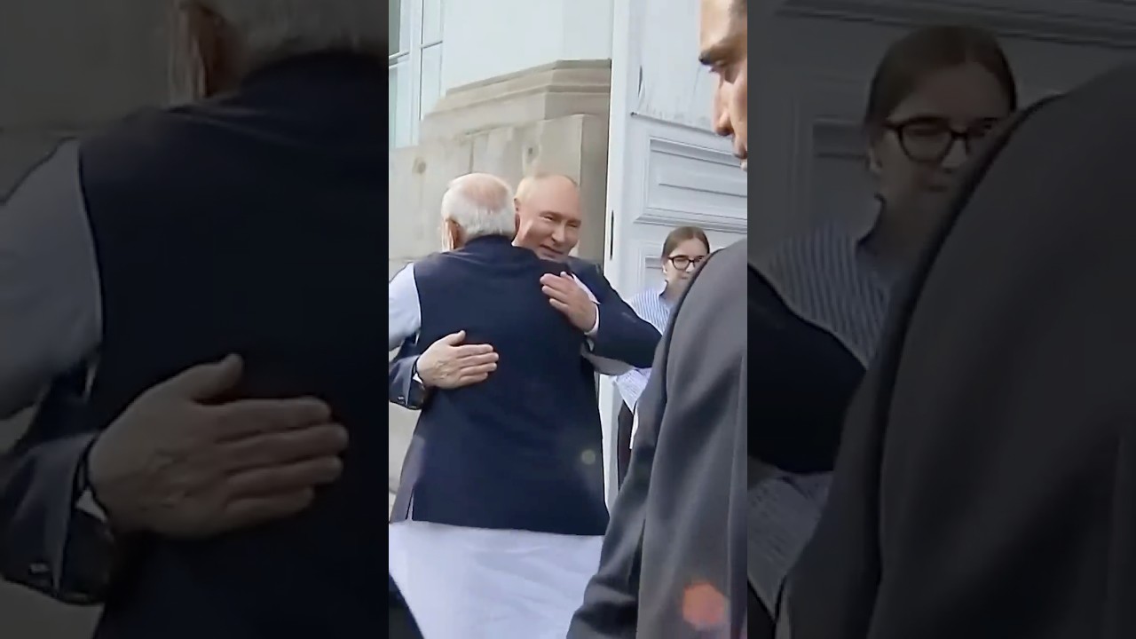 Putin and Modi Embrace as Indian PM Ends Moscow Visit