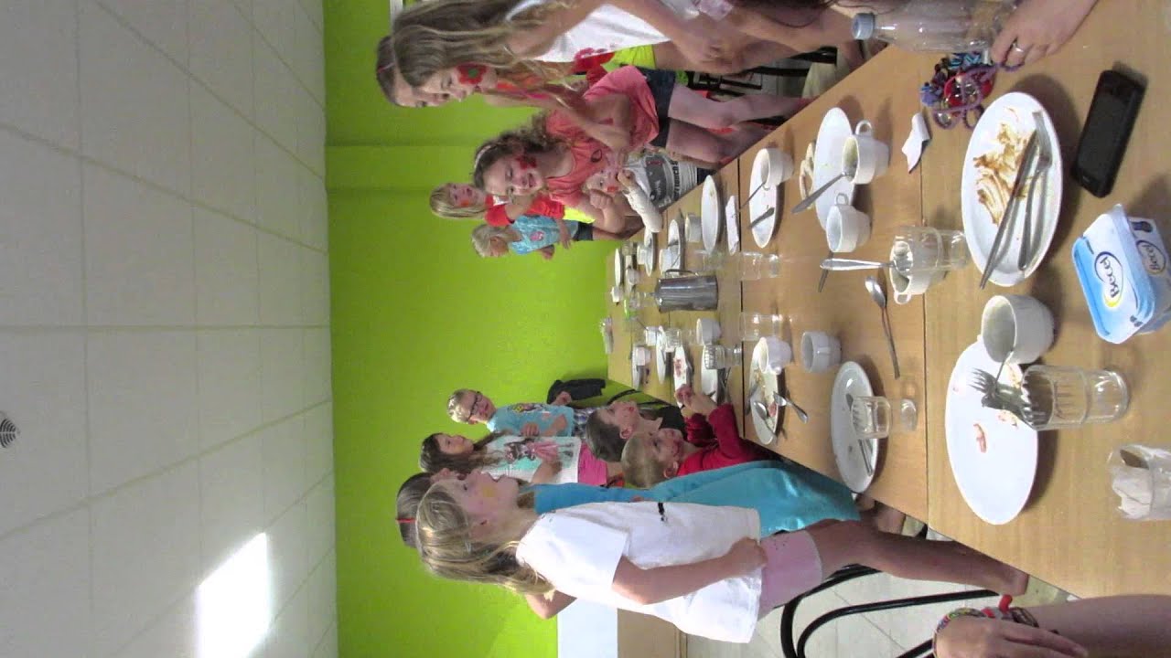 sloebers dansen snollebolleke op kamp 2014