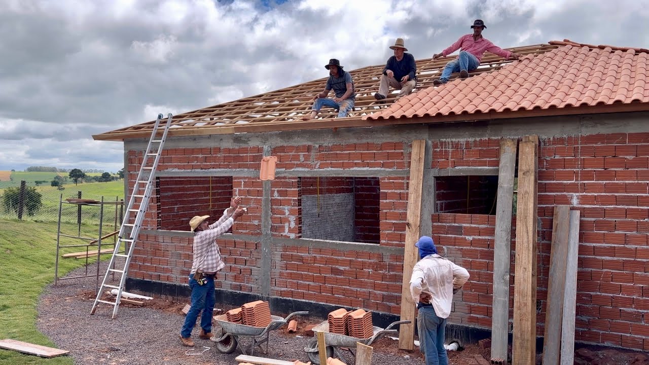 Glória a Deus comecemos a cobrir a casa de quatro água um grande sonho sendo realizado…