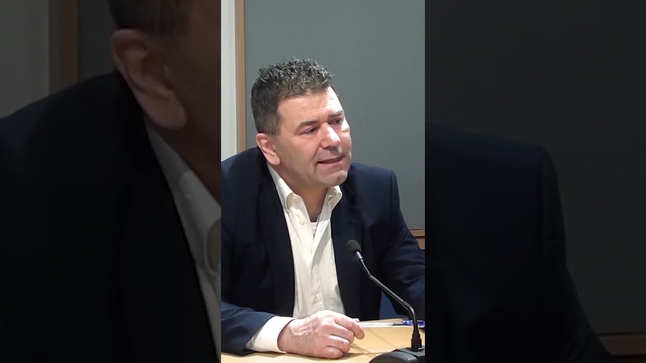 &Ouml;ld&ouml;klő k&uuml;zdelem a szervezetben. Noszek L&aacute;szl&oacute; az Ar&eacute;n&aacute;ban