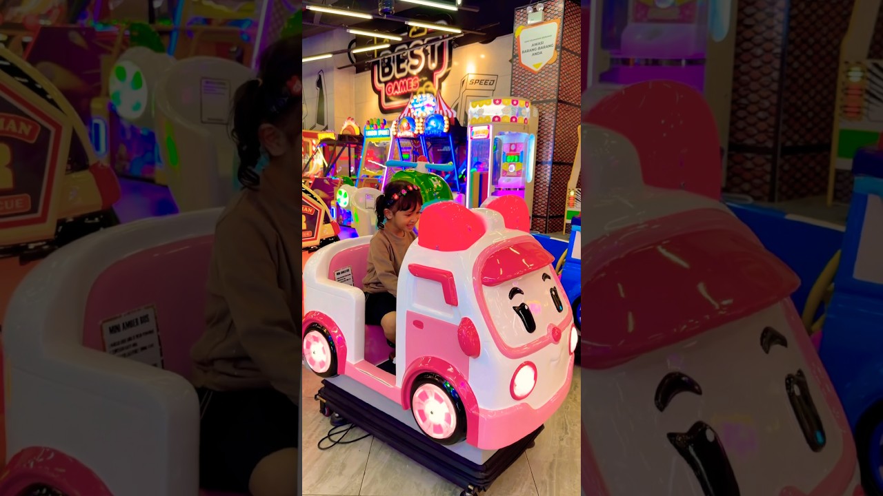 Так здорово кататься на этом очаровательном розовом автобусе 😍🚌🎀